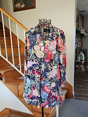 👚ATTITUDES by RENEE Floral Tunic
